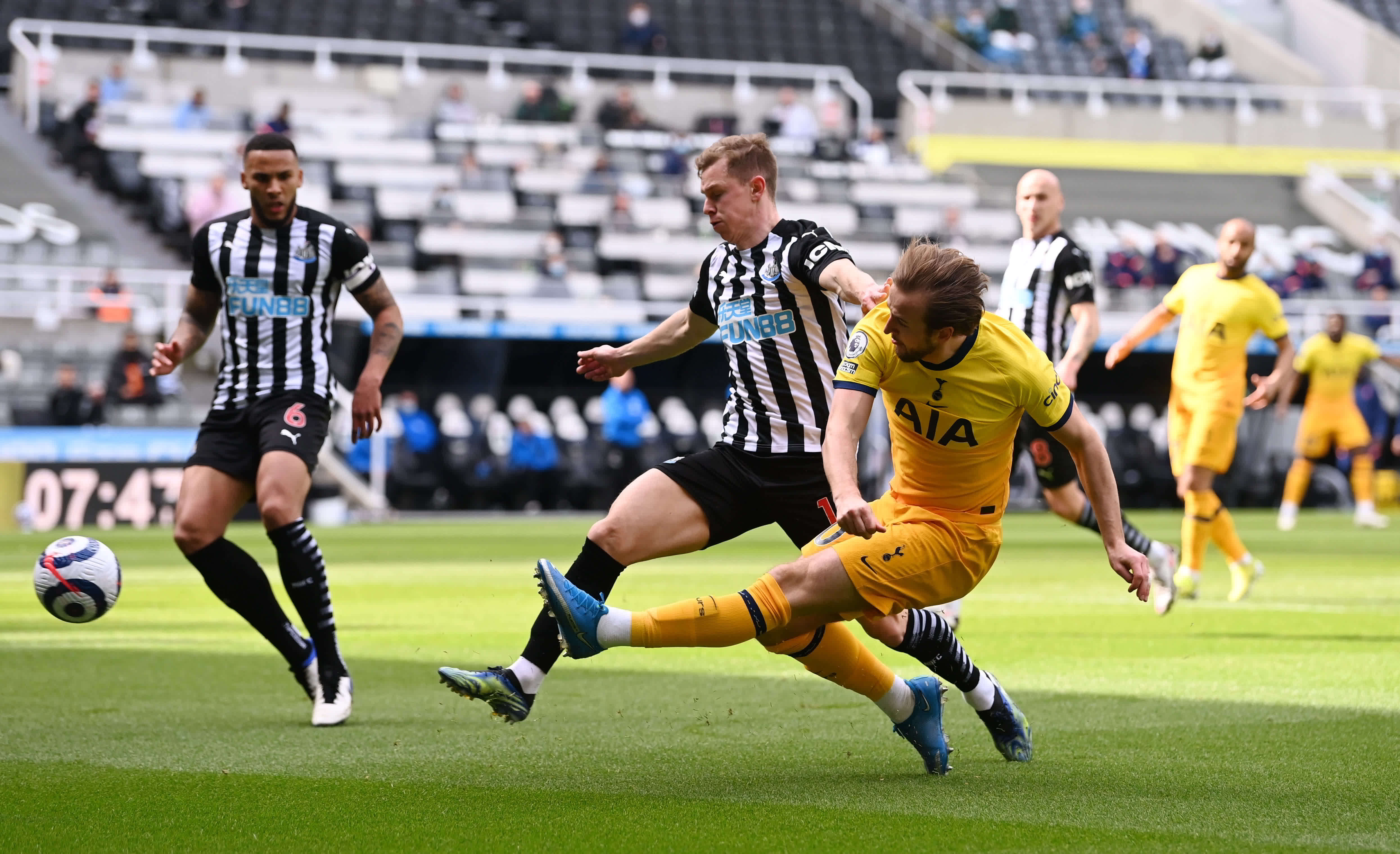 40亿英镑 40亿英镑